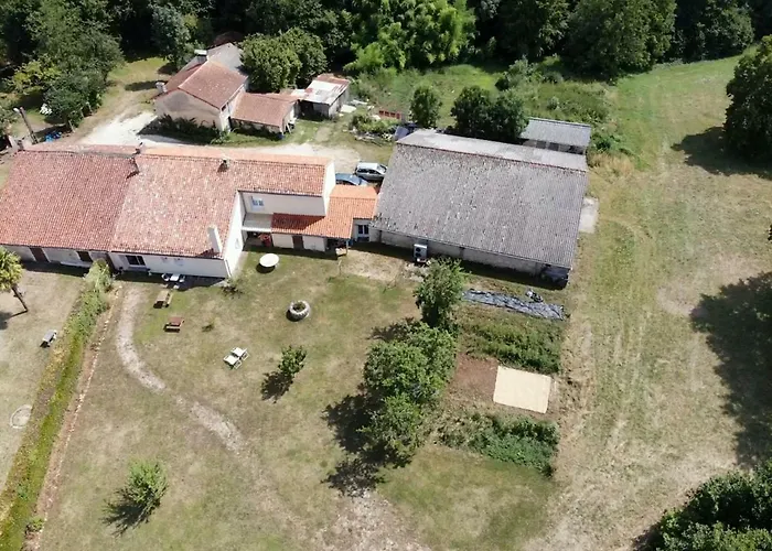 La Maison Du Lavoir Bed & Breakfast 3*